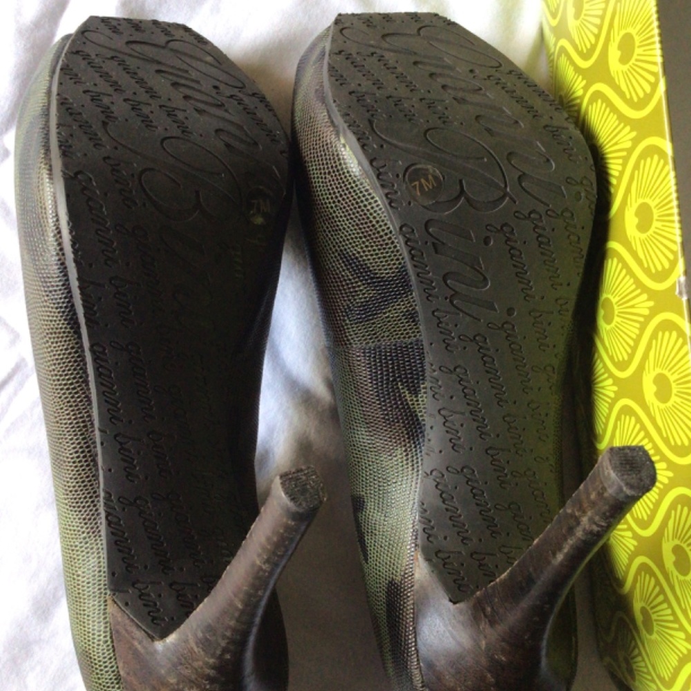 Brand new with box Gianni Bini camo combat green 7M - Picture 3 of 6